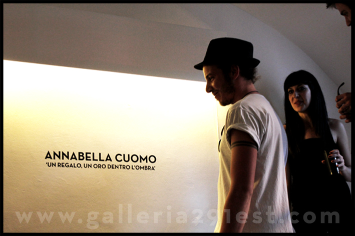 03_un_regalo_un_oro_dentro_l_ombra_annabella_cuomo